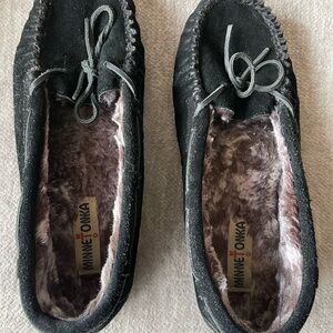 Minnetonka Black Moccasins with Plush Lining